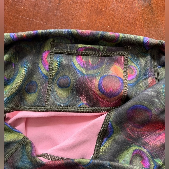 Fabletics high waisted leggings 🦚 - Picture 3 of 4